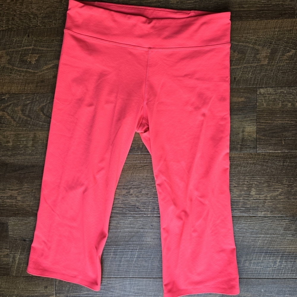 Under Armour Women's Bright Pink Capri Leggings Medium
